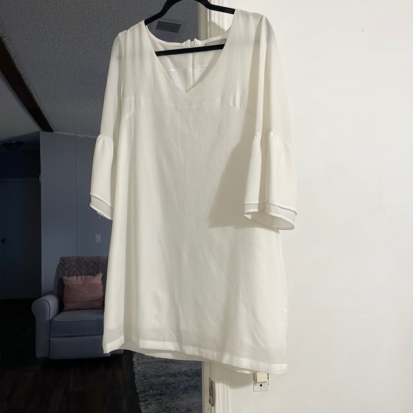 White dress - Picture 1 of 2